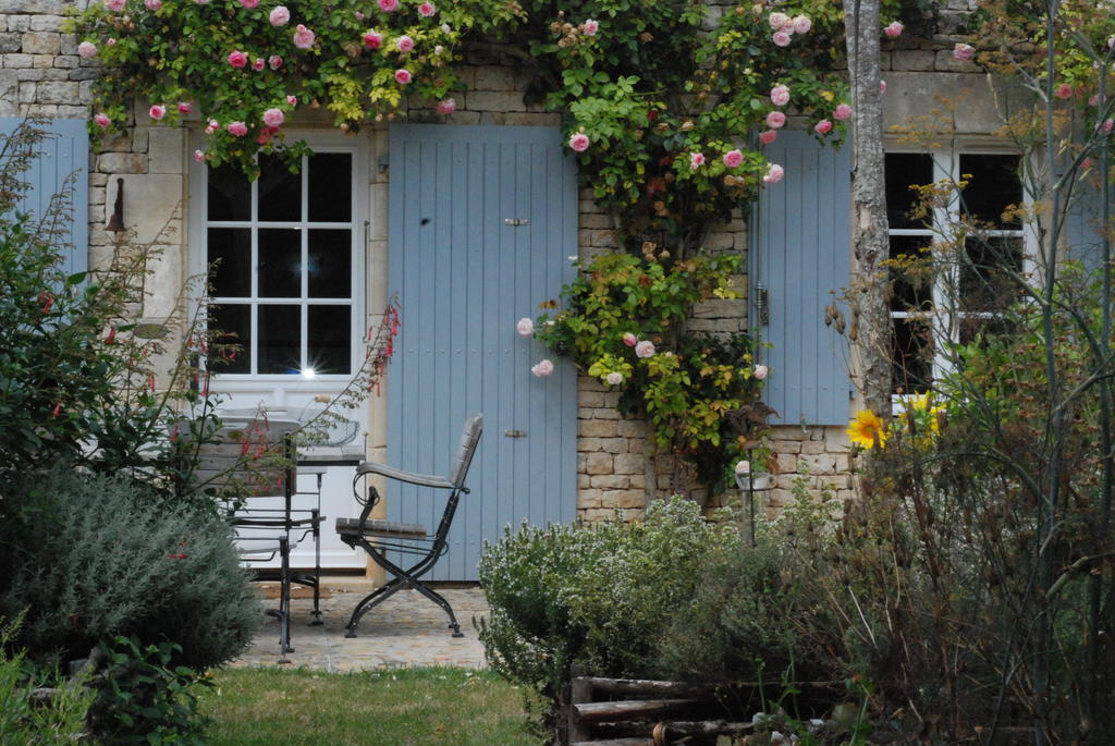 Couette Et Potager D'Antan Bed & Breakfast Melle  Exterior photo