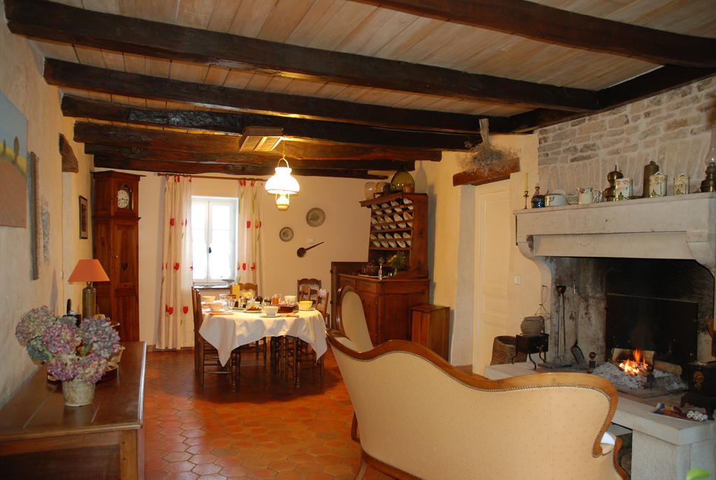Couette Et Potager D'Antan Bed & Breakfast Melle  Exterior photo
